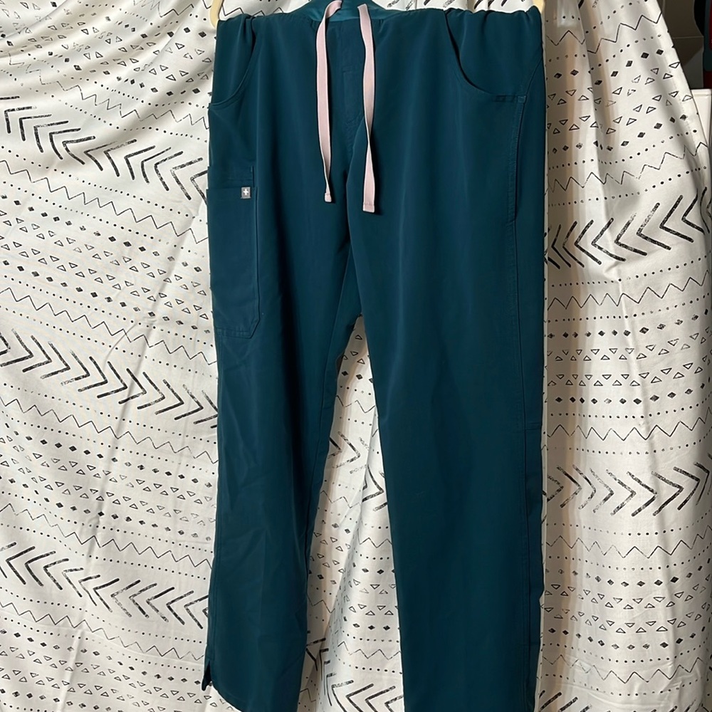FIGS Cade Cargo Scrub Pants - Caribbean Blue
